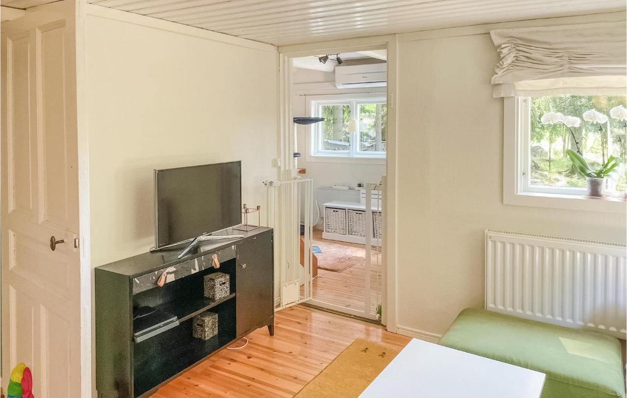 Cozy Home In Oerebro With Wifi Buitenkant foto